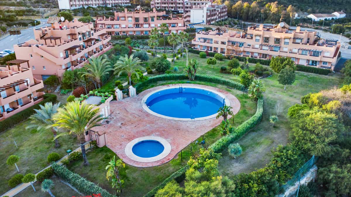 Eigentumswohnung im Casares, Andalusia 10176065