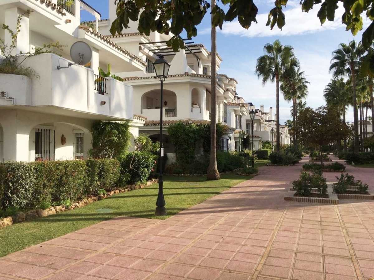 Condominium in Marbella, Andalucía 10177041