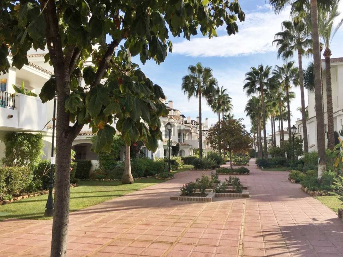 Condominium in Marbella, Andalucía 10177041
