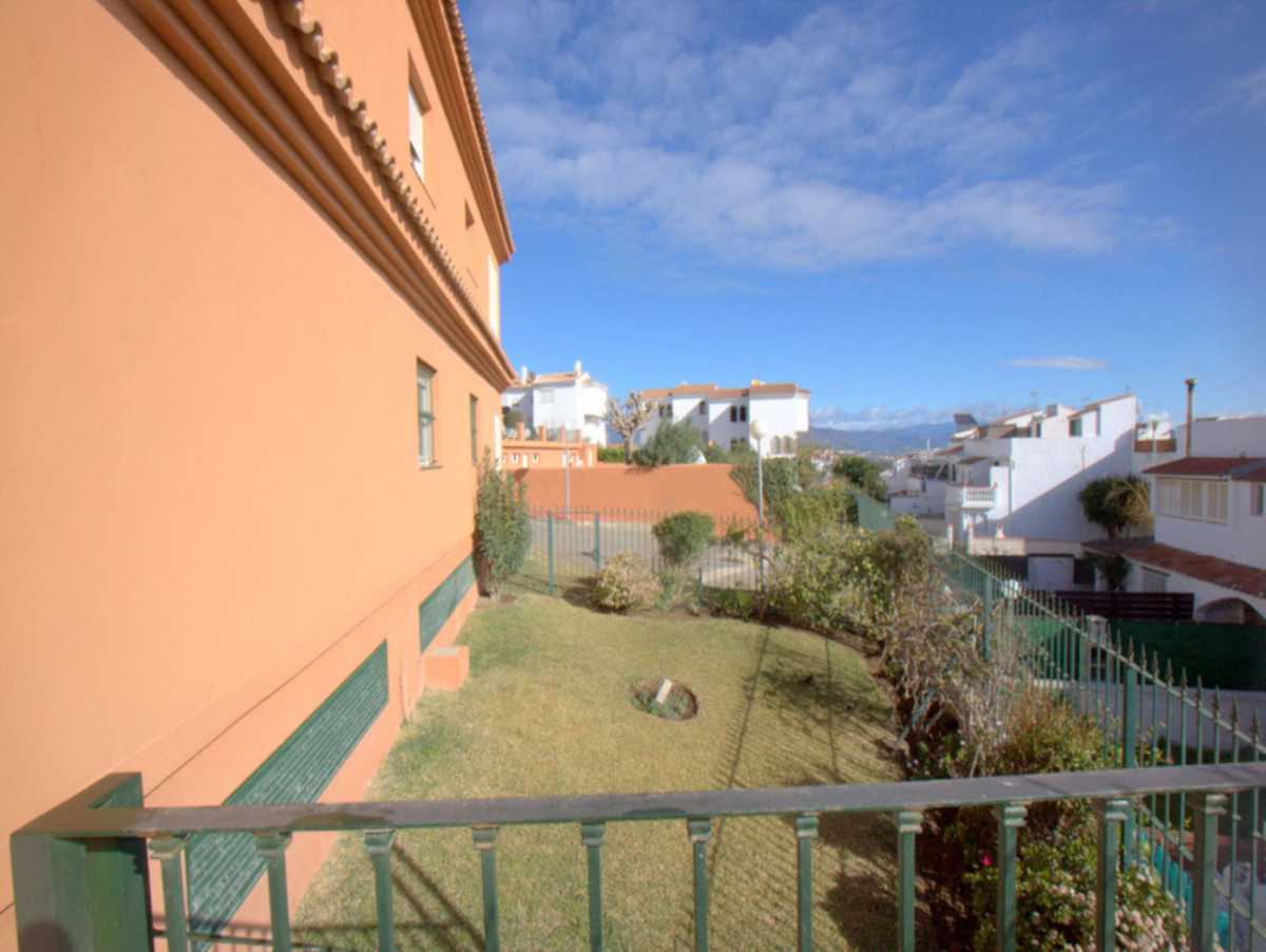 Eigentumswohnung im Puerto de la Duquesa, Andalusia 10177152