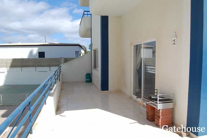 Condominium in Armação de Pêra, Faro District 10177188