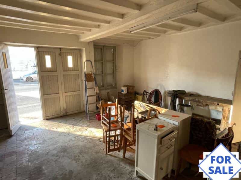 House in Saint-Cosme-en-Vairais, Pays de la Loire 10177607
