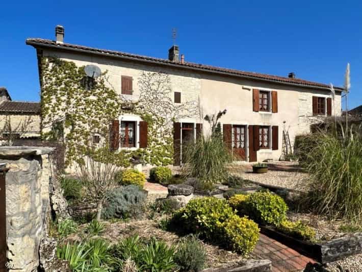 House in Tusson, Nouvelle-Aquitaine 10177667