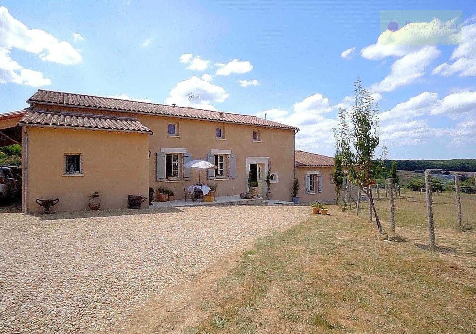 House in Ruffec, Nouvelle-Aquitaine 10177781