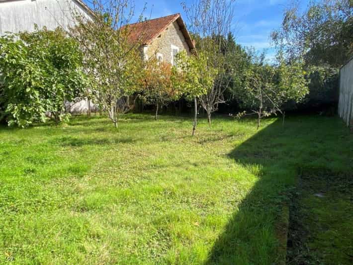 House in Cellefrouin, Nouvelle-Aquitaine 10177850