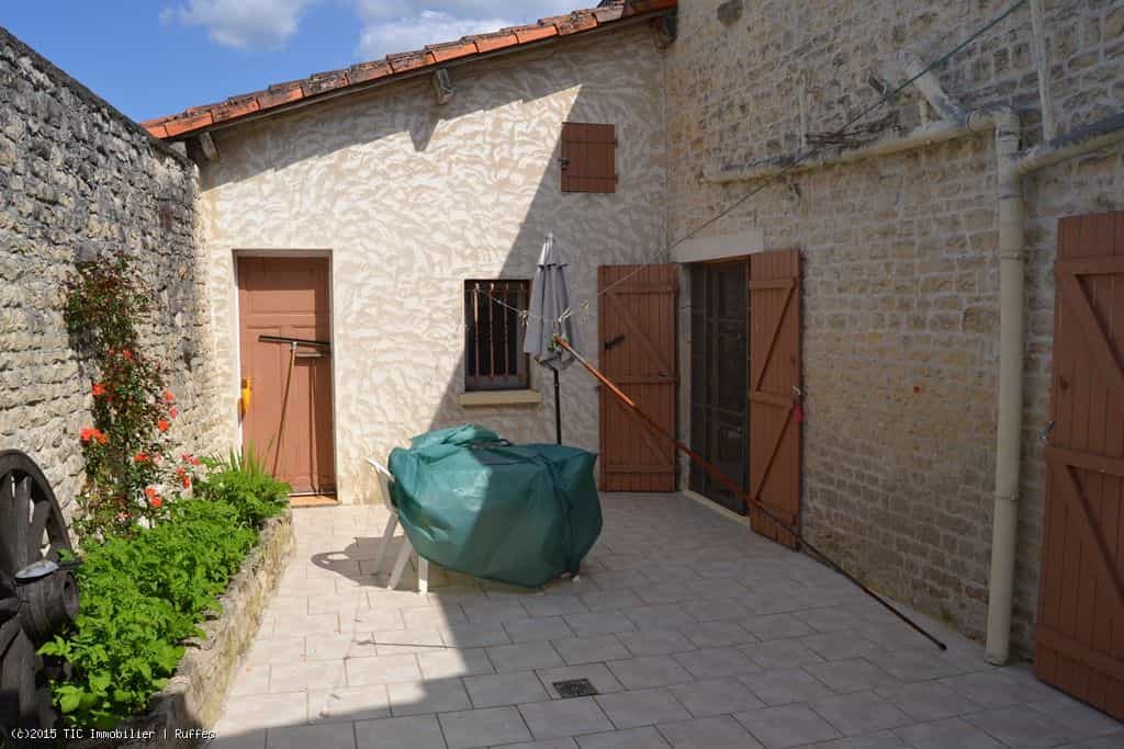 Hus i Villefagnan, Nouvelle-Aquitaine 10177852