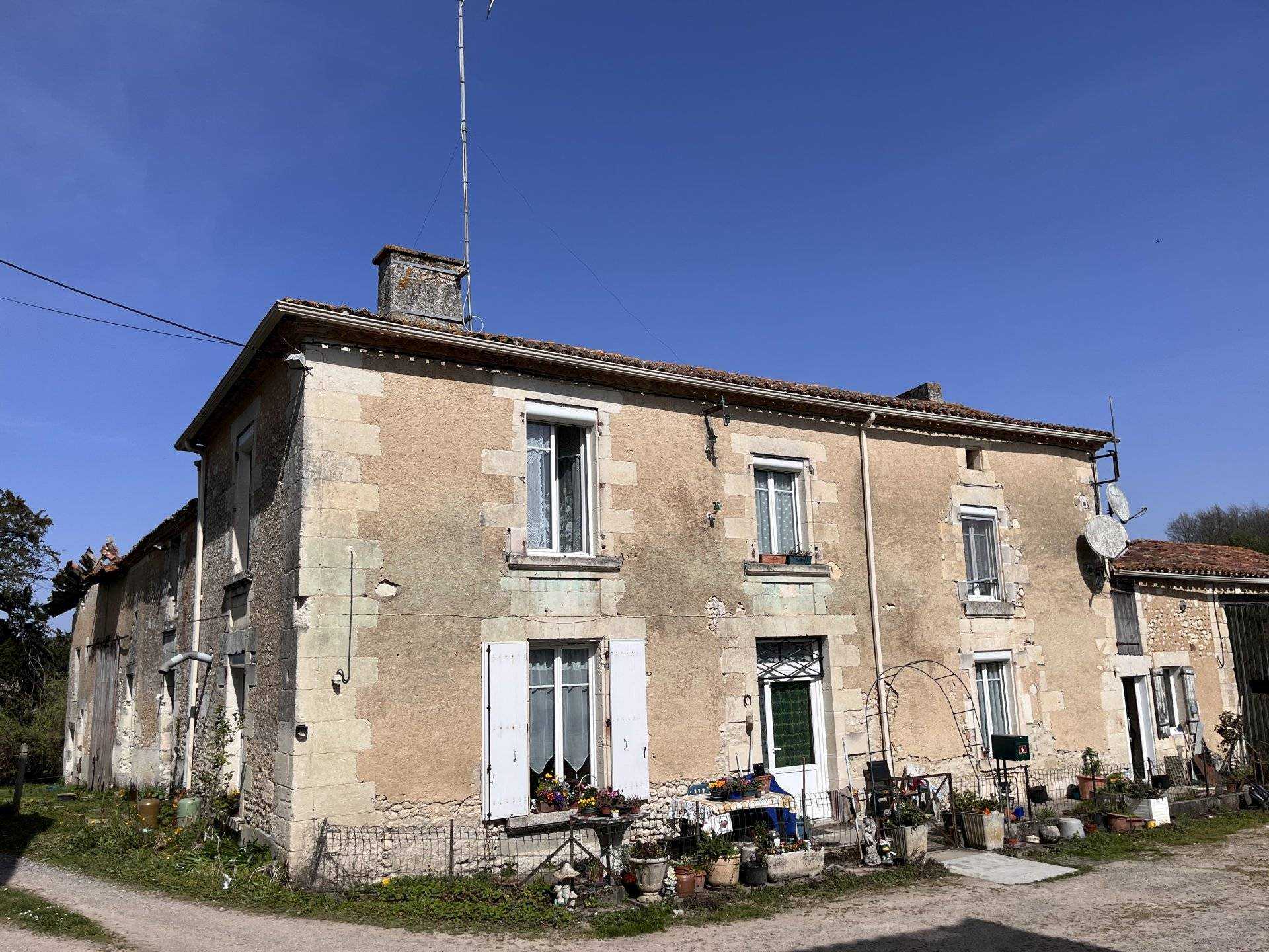 σπίτι σε Les Essards, Nouvelle-Aquitaine 10177883