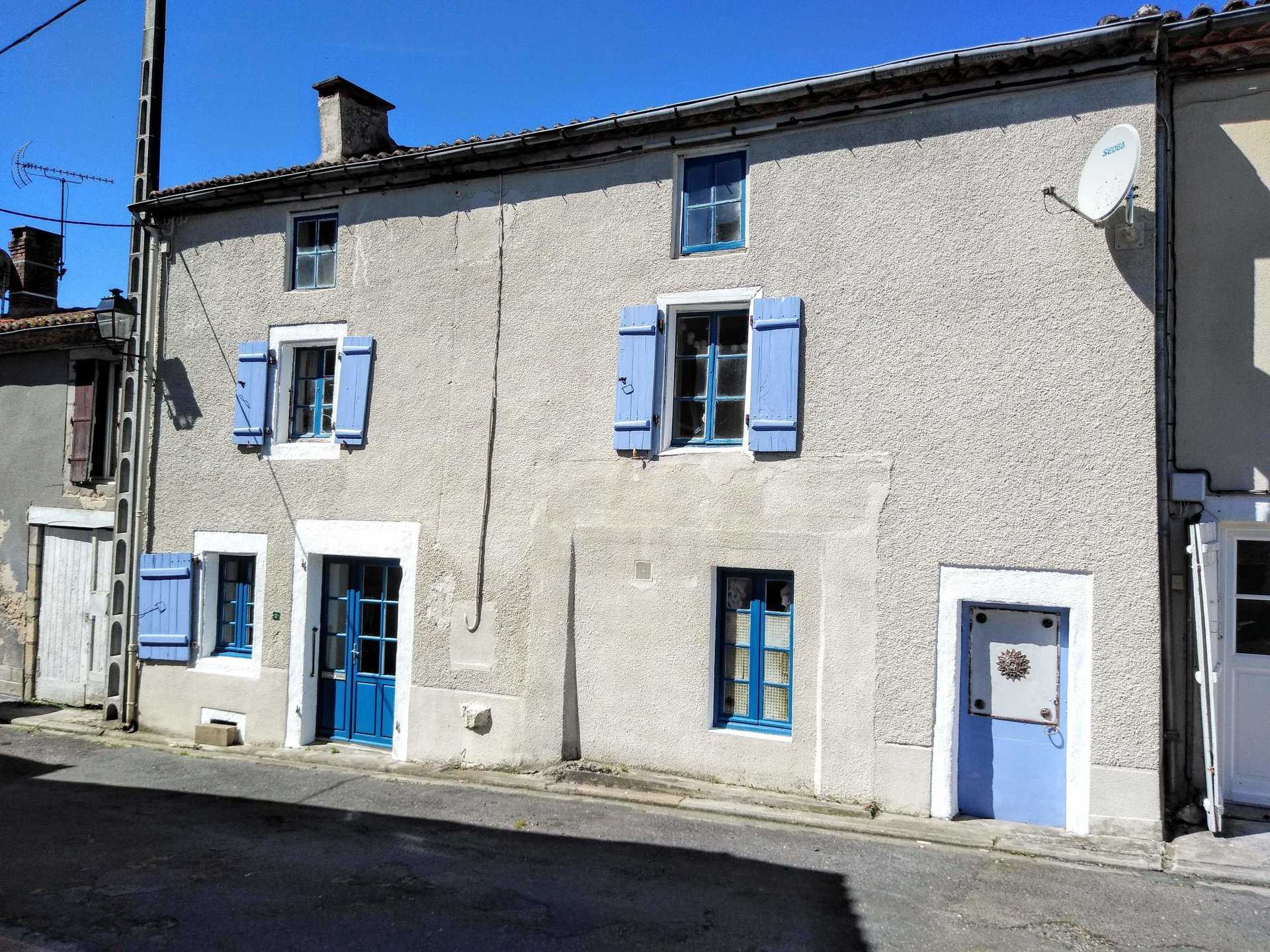 House in Saint-Mathieu, Nouvelle-Aquitaine 10177897