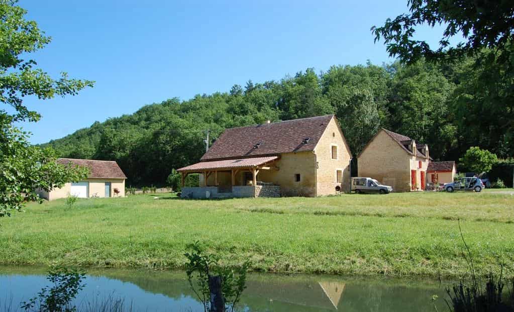 House in Saint-Cyprien, Nouvelle-Aquitaine 10178106