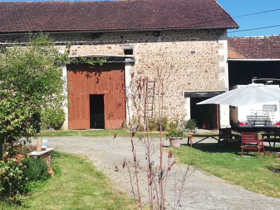 σπίτι σε Chasseneuil-sur-Bonnieure, Nouvelle-Aquitaine 10178116