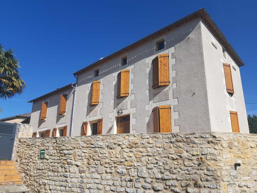 casa en La Rochefoucauld-en-Angoumois, Nouvelle-Aquitaine 10178123