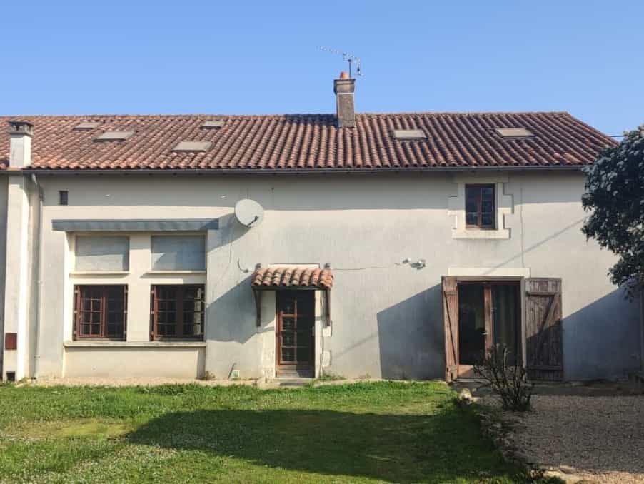σπίτι σε Chaunay, Nouvelle-Aquitaine 10178125