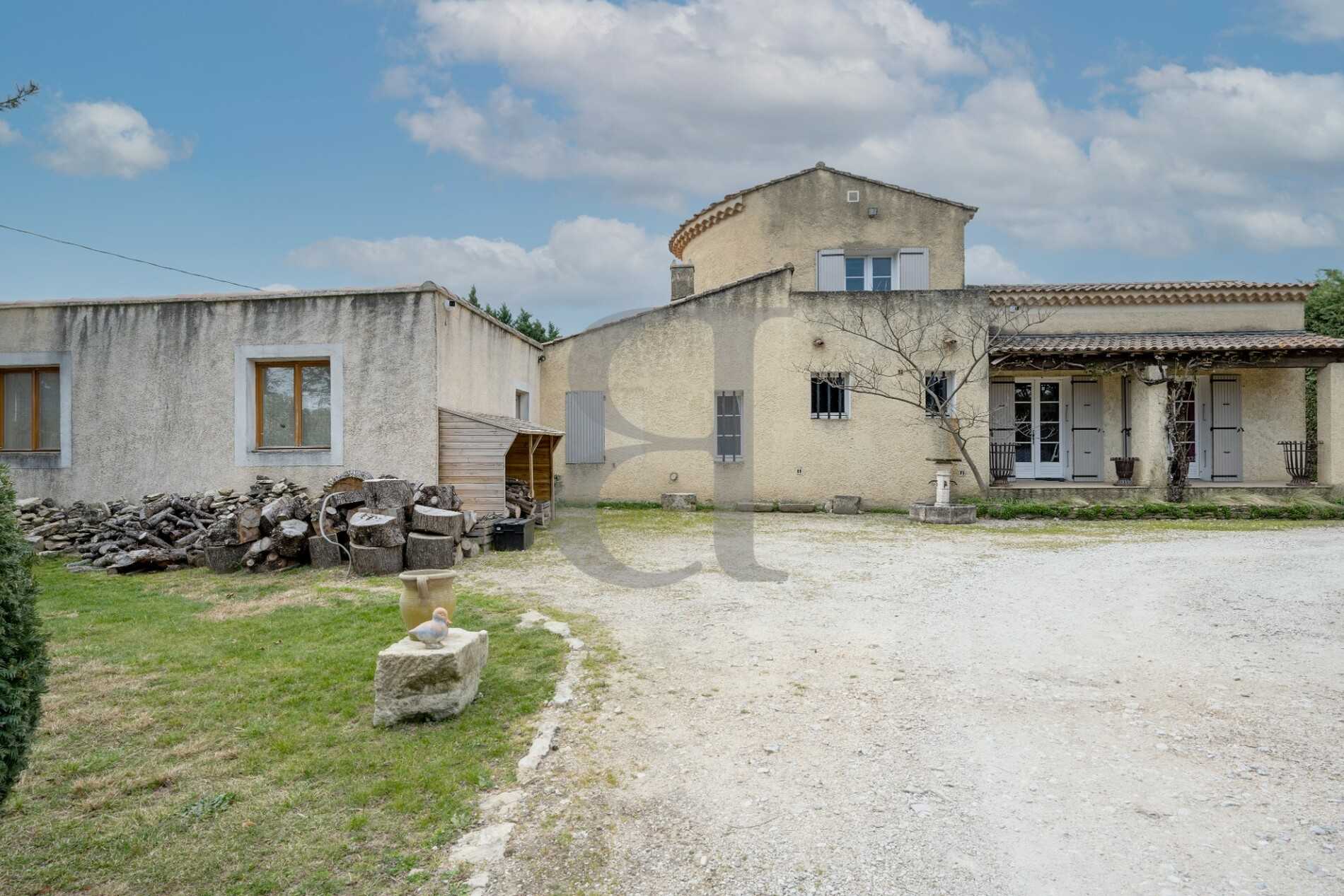 بيت في L'Isle-sur-la-Sorgue, Provence-Alpes-Côte d'Azur 10178319