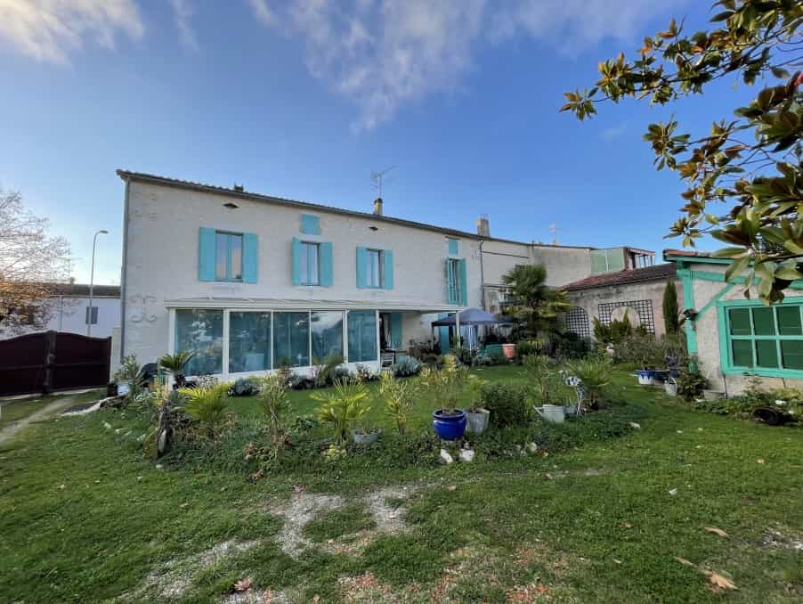 House in Castillonnès, Nouvelle-Aquitaine 10178543