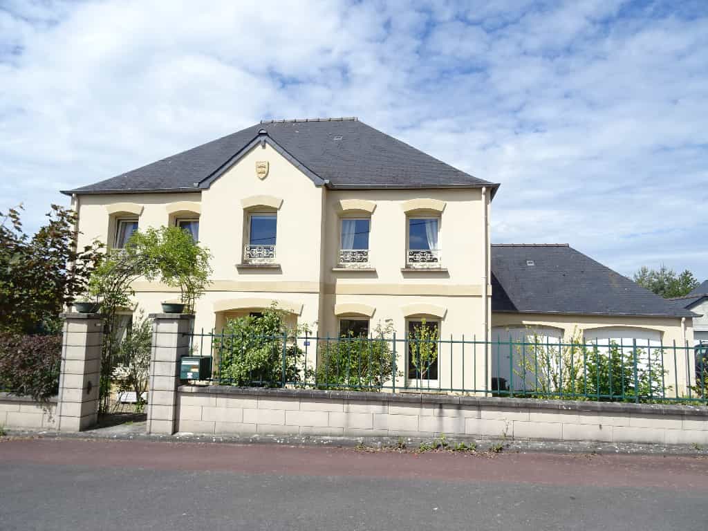 房子 在 Saint-Hilaire-du-Harcouët, Normandie 10179448