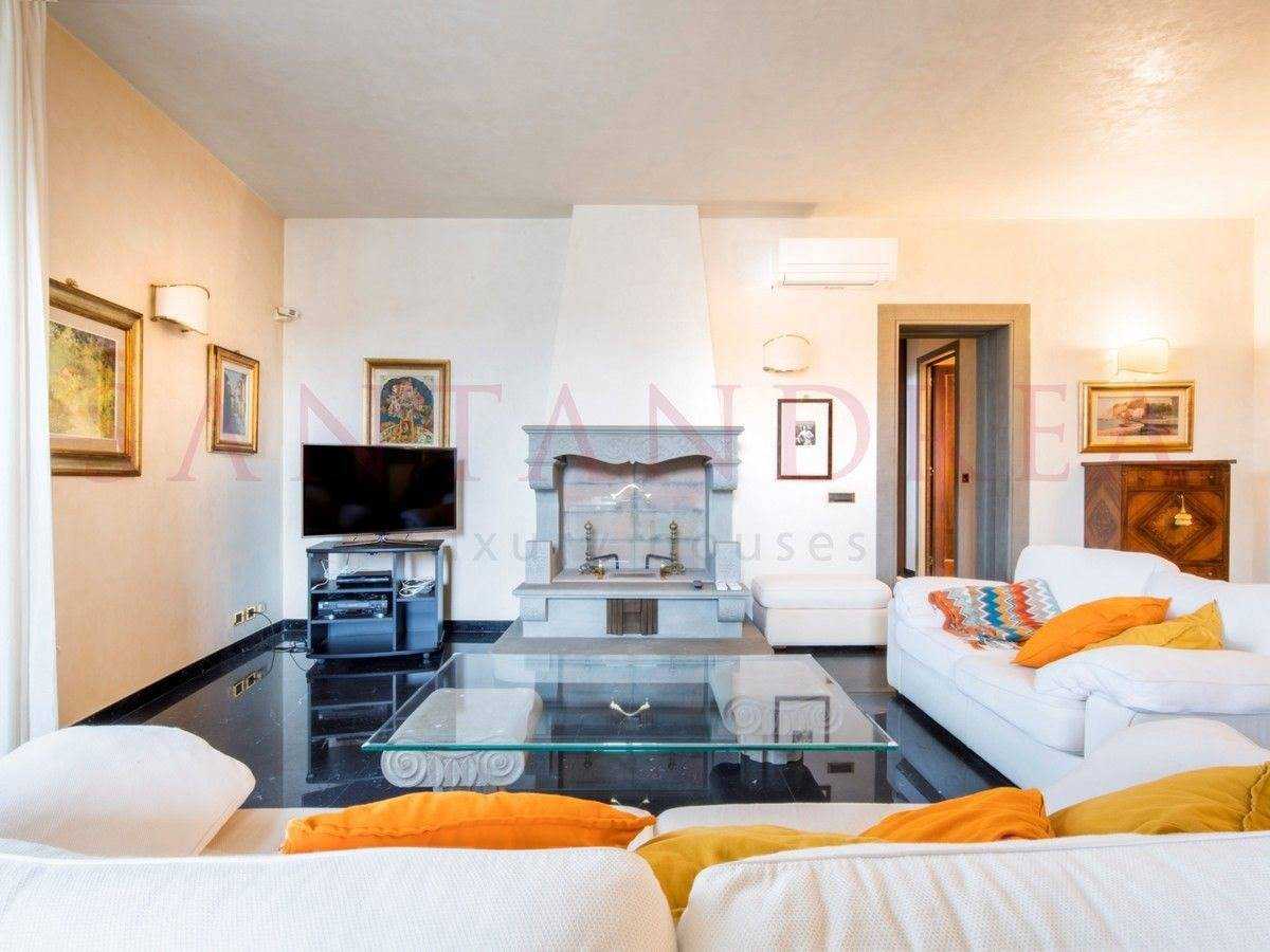 Condominium in Florence, Tuscany 10180127
