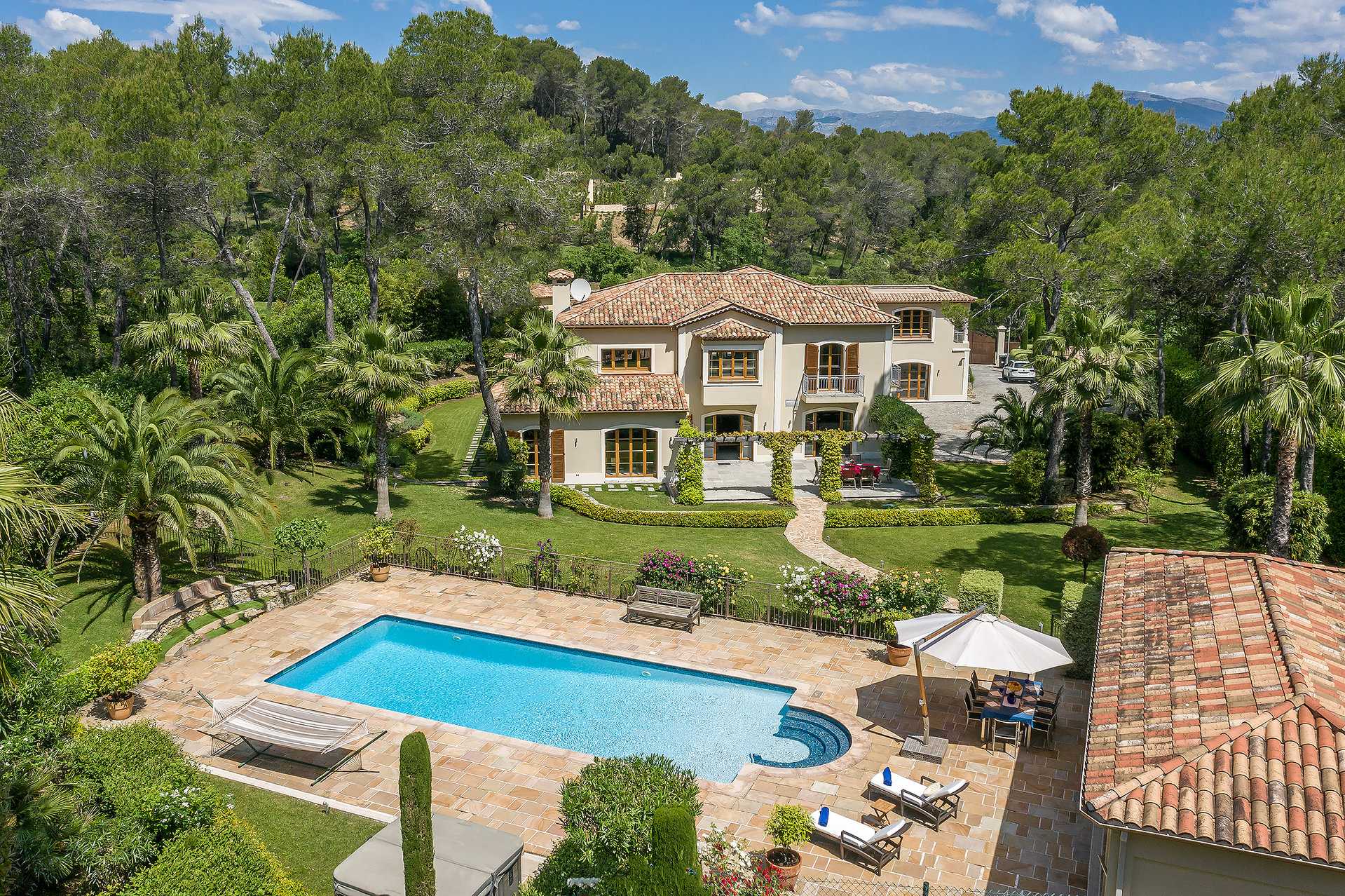 Talo sisään Mouans-Sartoux, Provence-Alpes-Cote d'Azur 10180166