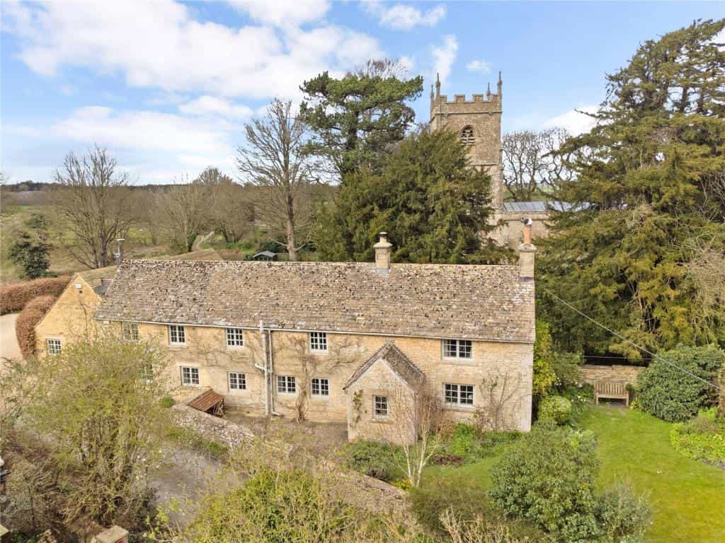 House in Notgrove, Gloucestershire 10180367