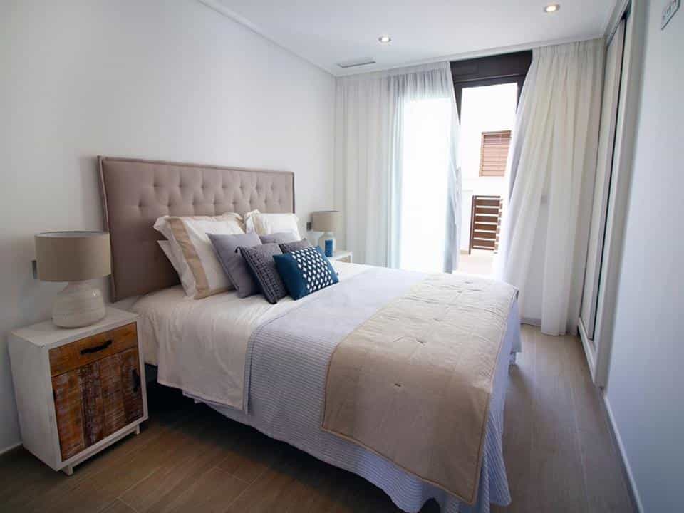 Condominium in Torre de la Horadada, Valencian Community 10180486