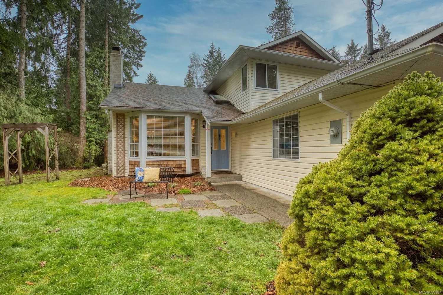 House in Lantzville, British Columbia 10180635