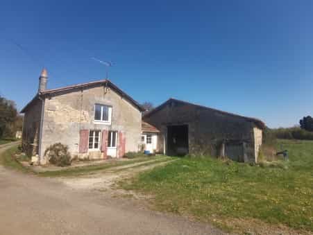 Huis in Chasseneuil-sur-Bonnieure, Nouvelle-Aquitanië 10180667