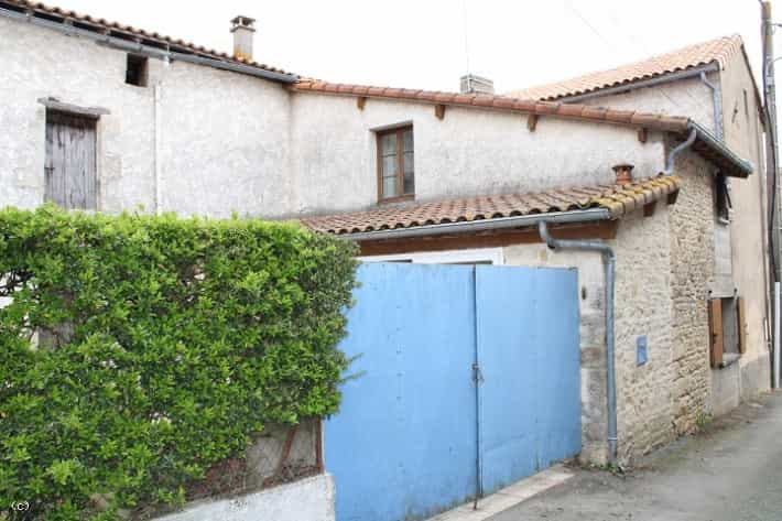 House in Ruffec, Nouvelle-Aquitaine 10180714