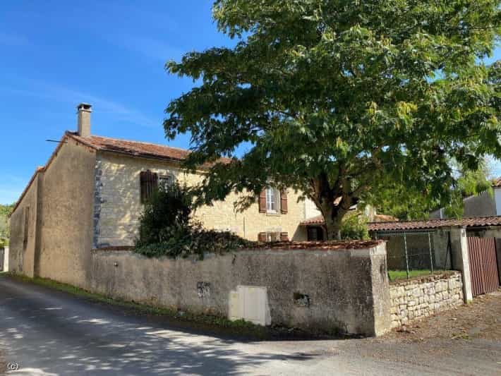 मकान में Cellefrouin, Nouvelle-Aquitaine 10180716