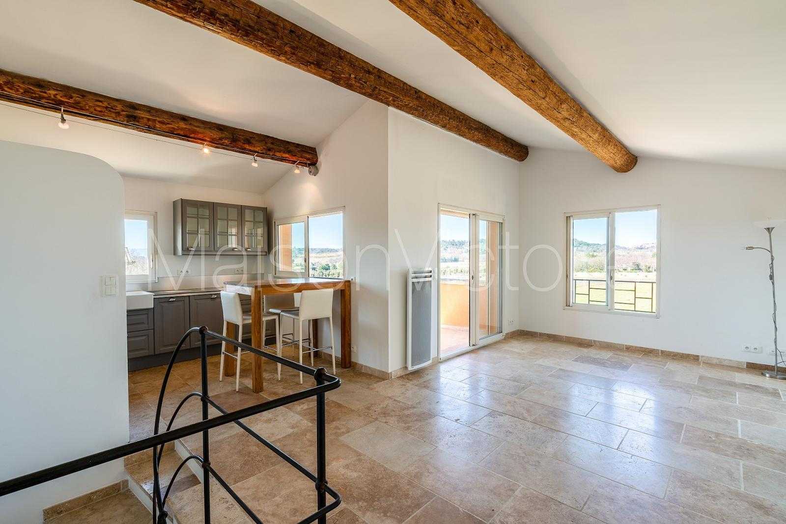 House in Roussillon, Provence-Alpes-Cote d'Azur 10180779