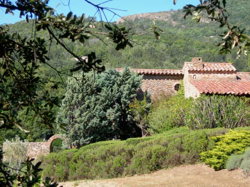 rumah dalam La Garde-Freinet, Provence-Alpes-Cote d'Azur 10180800