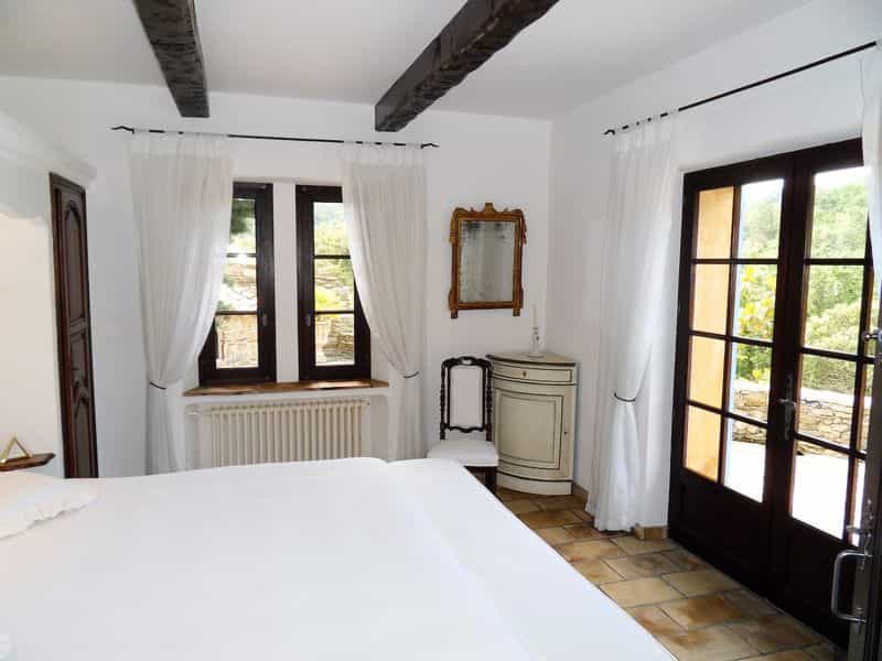 casa en La Garde-Freinet, Provence-Alpes-Côte d'Azur 10180800