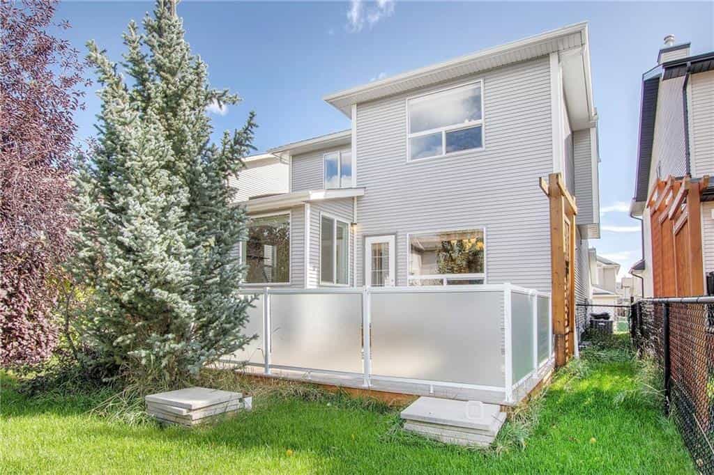 House in Calgary, Alberta 10180858