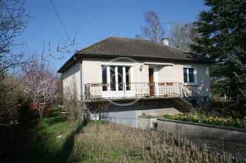 Hus i Usson-du-Poitou, Nouvelle-Aquitaine 10181007