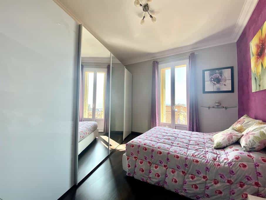 Condominium in Beausoleil, Provence-Alpes-Côte d'Azur 10181008