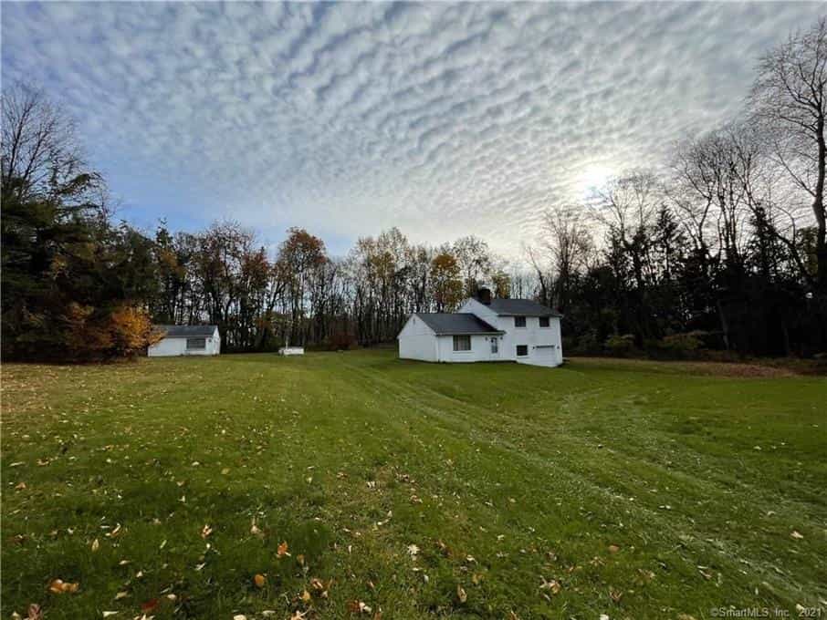 House in Taylor Corners, Connecticut 10181111