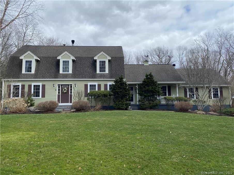 House in Beacon Falls, Connecticut 10181165