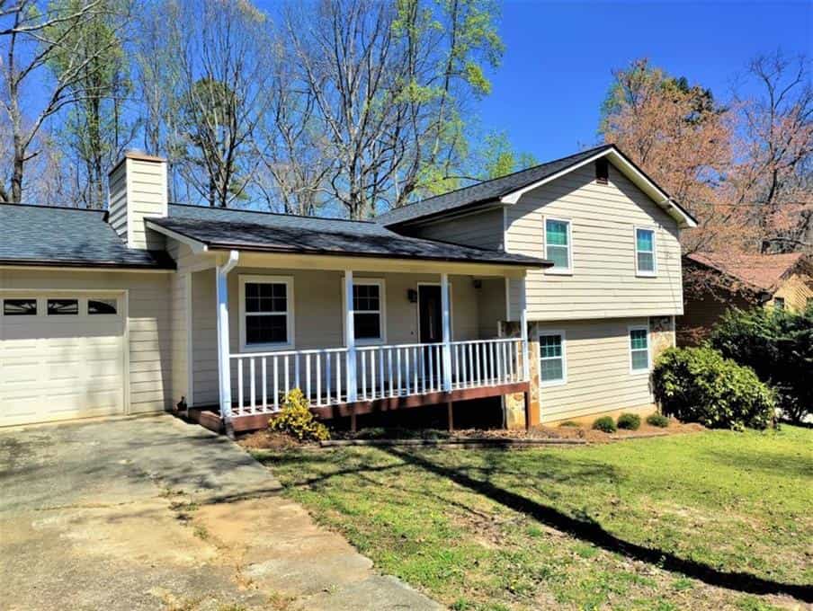 House in Suwanee, Georgia 10181354