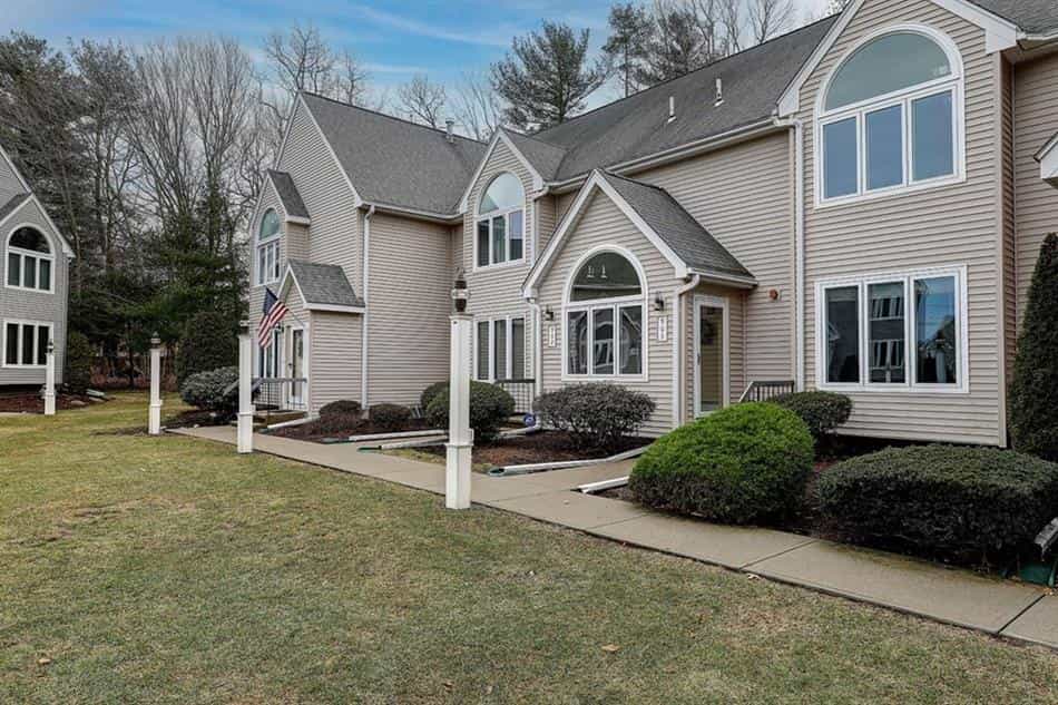 House in Taunton, Massachusetts 10181643
