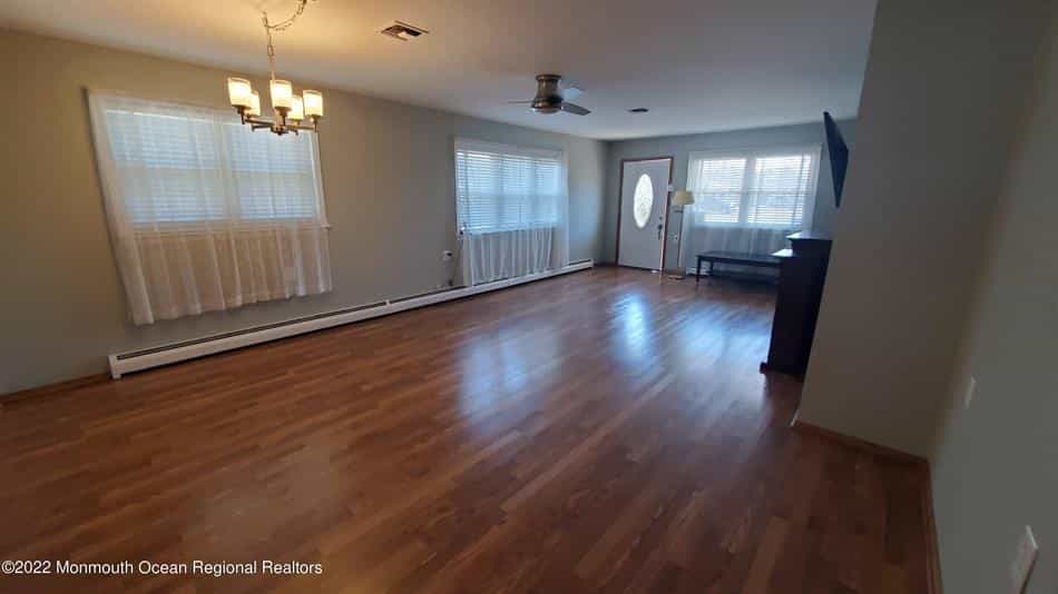 House in Toms River, New Jersey 10181707