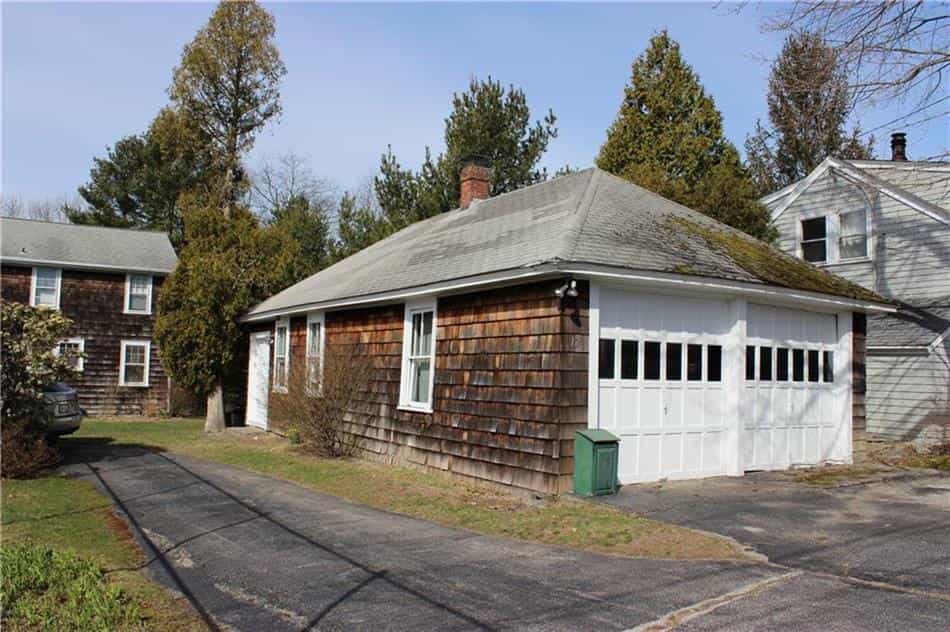 House in Bristol Highlands, Rhode Island 10181853