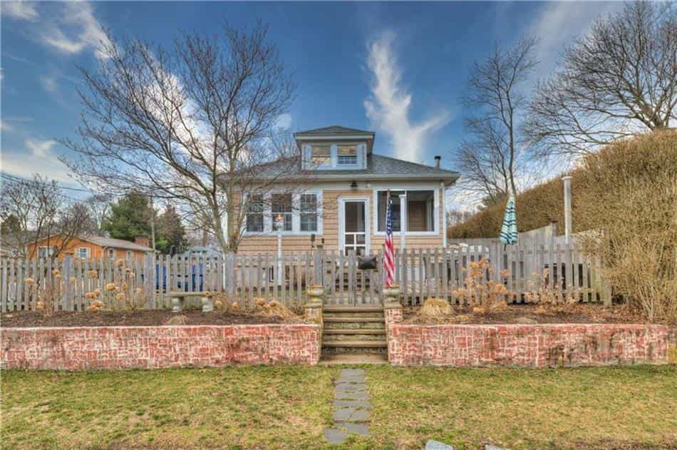 House in Barrington, Rhode Island 10181873