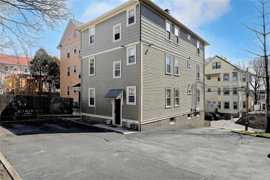 Condominium in Voorzienigheid, Rhode Island 10181878