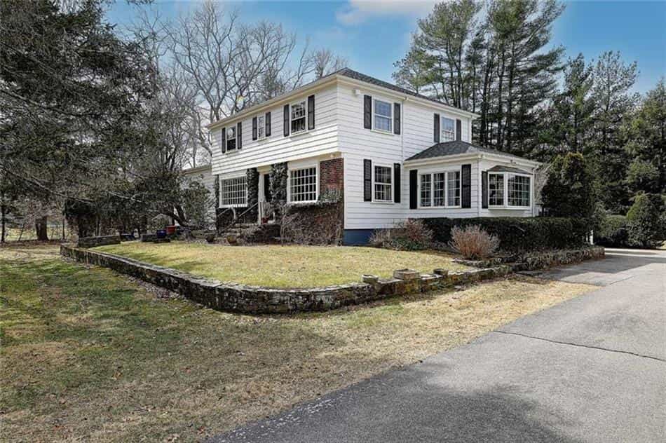House in Barneyville, Massachusetts 10181911