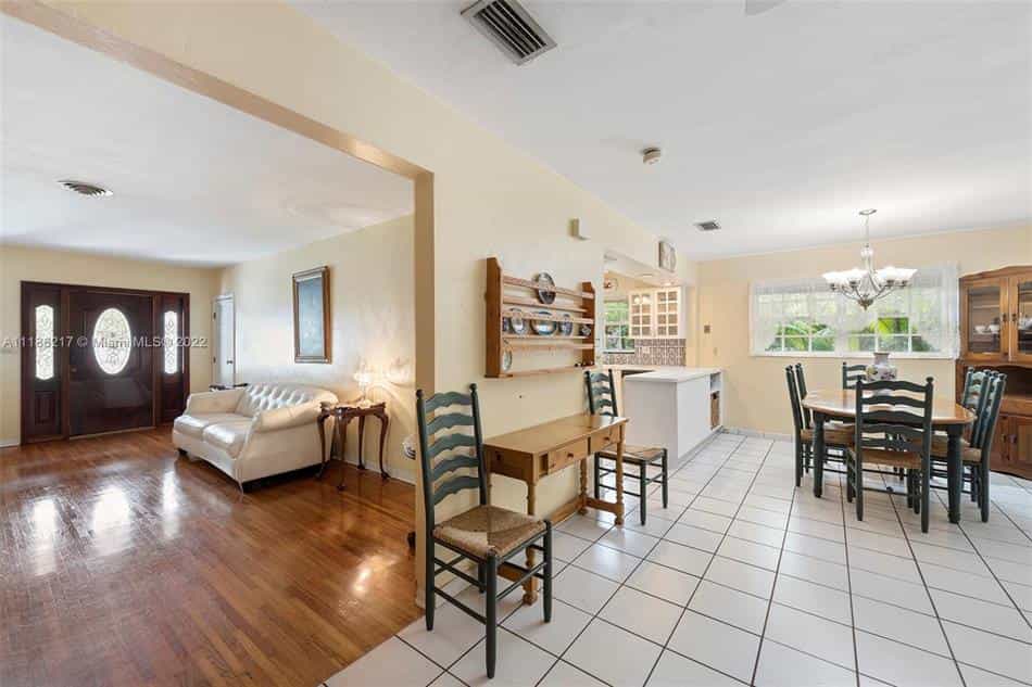 Condominium in Coral Gables, Florida 10182021