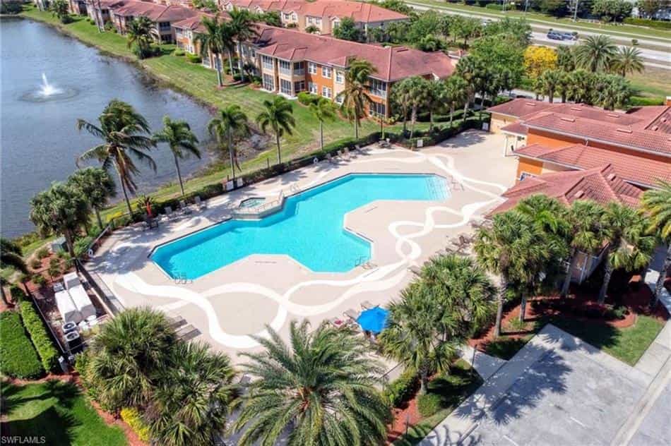 Condominium dans Fort Myers, Floride 10182065