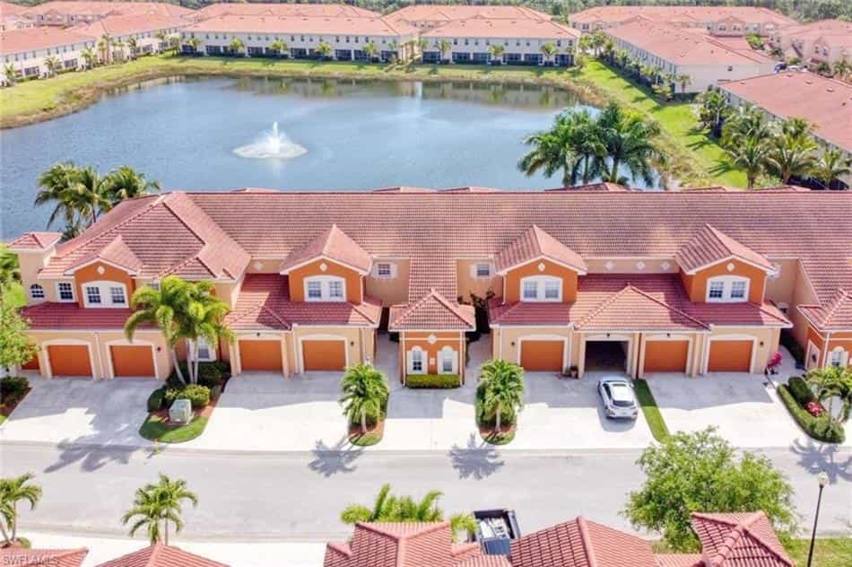 Condominium dans Fort Myers, Florida 10182065