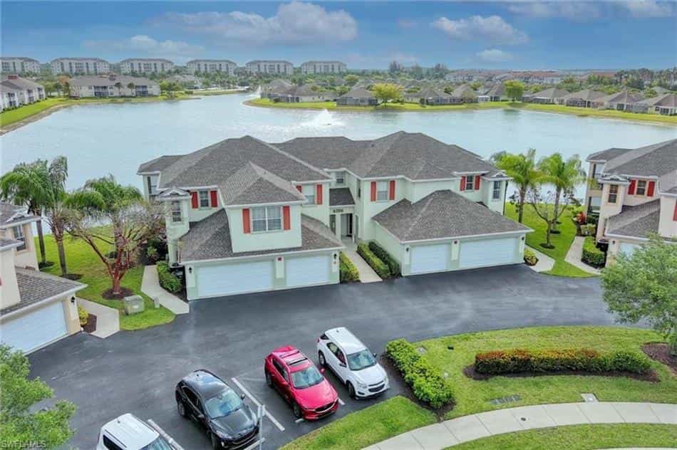 Condominium in Fort Myers, Florida 10182068