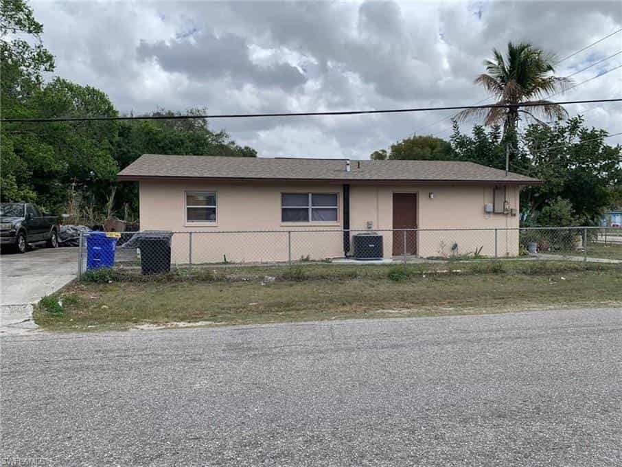 House in Tice, Florida 10182070