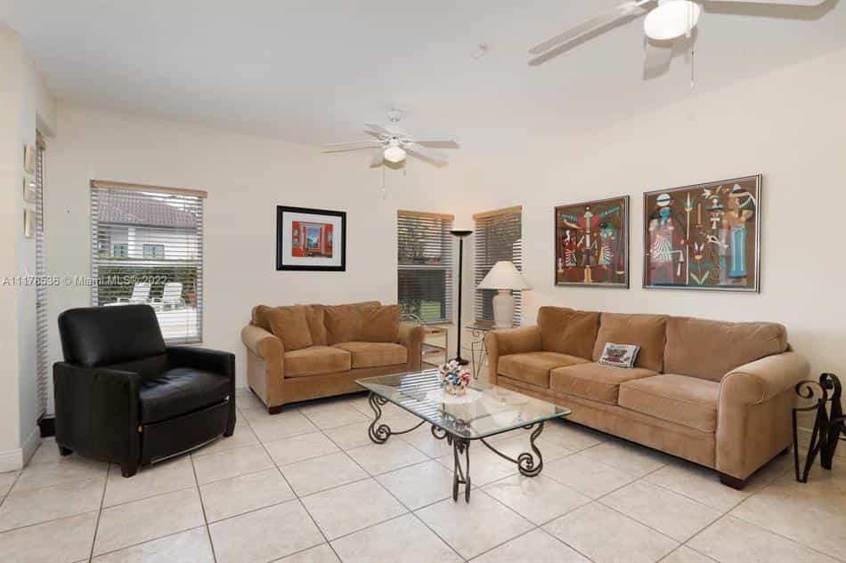 Condominium in Miami, Florida 10182111