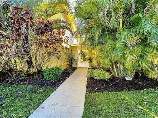 Condominium in Naples, Florida 10182120