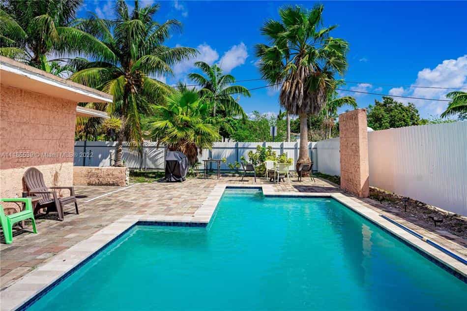 Eigentumswohnung im North Miami, Florida 10182125